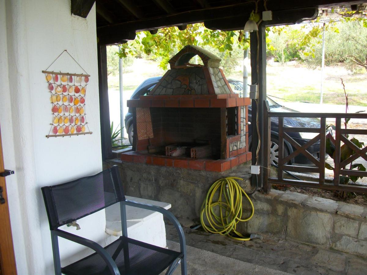 Villa Elli'S House Ierissós Esterno foto